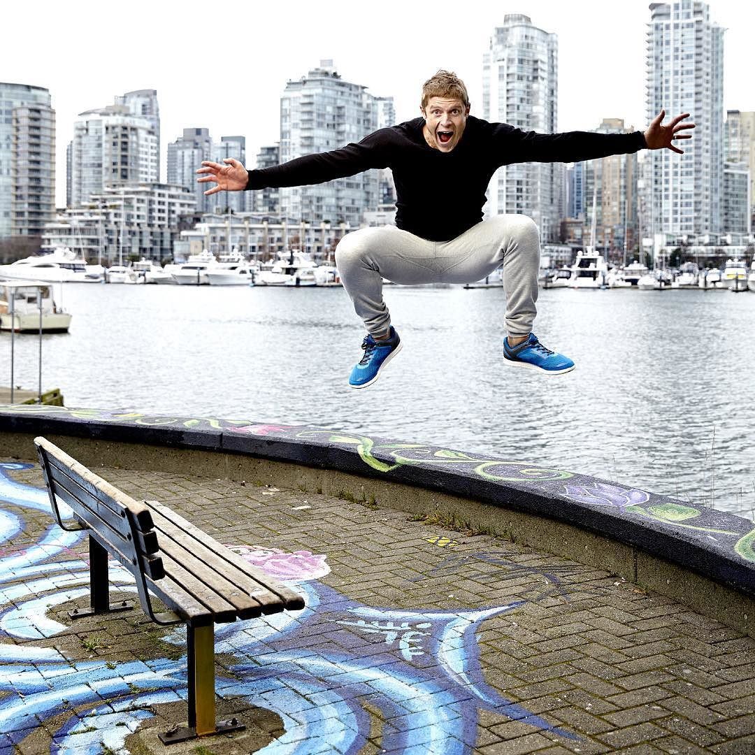 Dai Manuel mid-jump on the Vancouver seawall